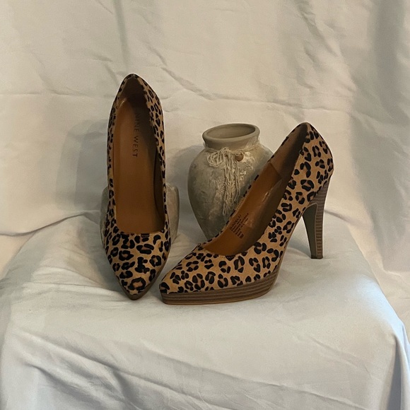 EUC Woman’s Nine West 8M stiletto shoe. $25 - Picture 3 of 8